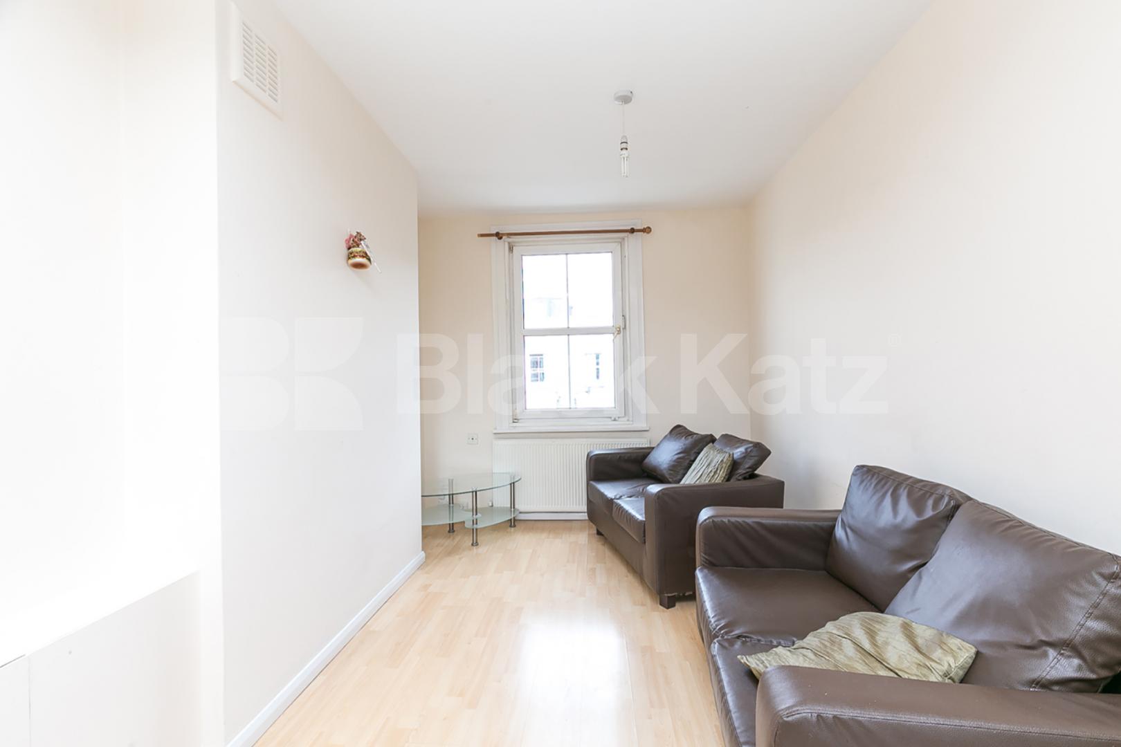 Top floor 3 bedroom apartment located within easy reach of local amenities  Annette Road, Holloway